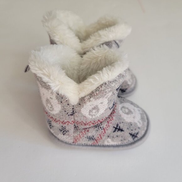 Knit booties faux sherpa, 5" outside sole length, great condition - Picture 13 of 13